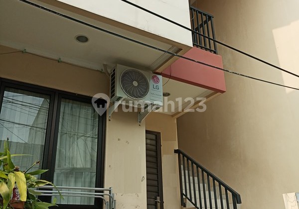 Rumah LT 2, Tangga Sendiri, Dkt Pasar, 2Kt di Tanjung Duren. 15293 Rumah LT 2, Tangga Sendiri, Dkt Pasar, 2Kt di Tanjung Duren. 15293