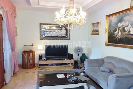 Nice House Ready to Live, Elite Area, Negotiable Until Deal in Kemanggisan. 16250