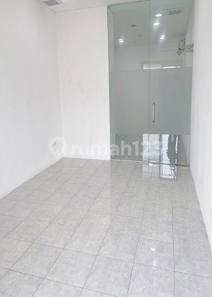 Office space 55m2, renovated, easily accessible in GP Plaza Building. 20615 Office space 55m2, renovated, easily accessible in GP Plaza Building. 20615