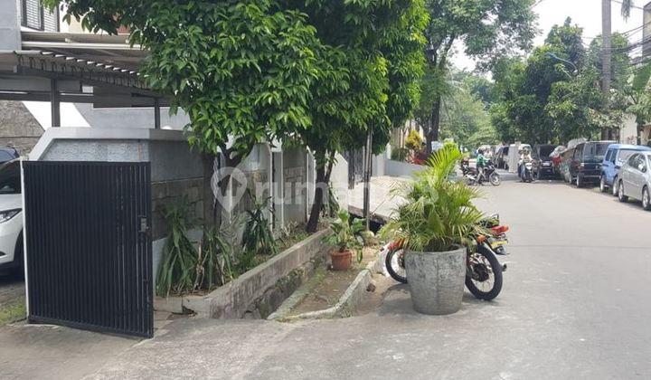 House in the elite complex of KS Tubun, Palmerah, West Jakarta. 0929 2