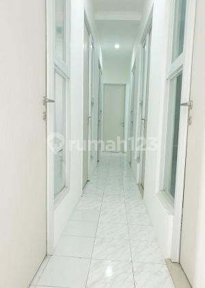 Mixed boarding house with a small cafe, frequent flooding, near campus, mall in Tanjung Duren.