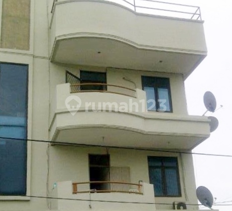 Good Boarding House 80% Occupancy. Electricity per floor, Available. 1