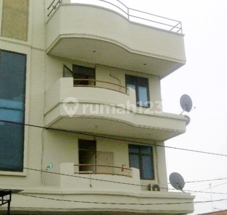 Good Boarding House 80% Occupancy. Electricity per floor, Available. 2