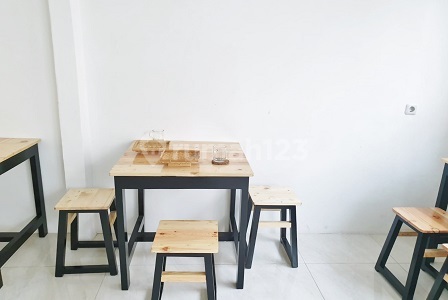 Mixed boarding house with a small cafe, frequent flooding, near campus, mall in Tanjung Duren. 2