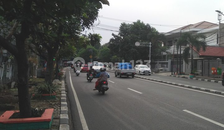 Tanah strategis, pinggir jln utama ijin 4lt di Kemanggisan. 0633