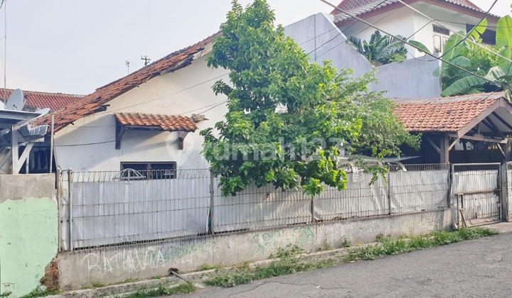 Rumah Tua Hit. Tanah Lok. Strategis di Jakarta Pusat. 16054 Rumah Tua Hit. Tanah Lok. Strategis di Jakarta Pusat. 16054