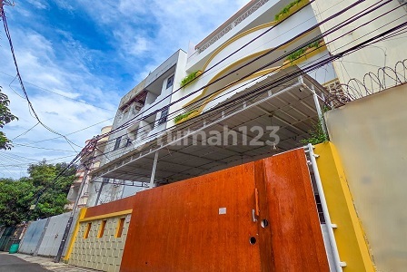Luxury boarding house with complete facilities, already operating, fully occupied in Mangga Besar. 16242 Luxury boarding house with complete facilities, already operating, fully occupied in Mangga Besar. 16242