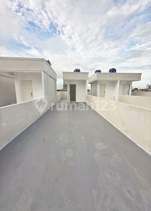 New 3-story house suitable for business, etc., near campus and mall in Tanjung Duren. 16213Ds New 3-story house suitable for business, etc., near campus and mall in Tanjung Duren. 16213Ds