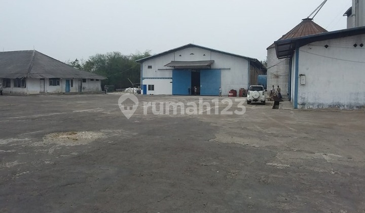 Active animal feed factory, main road entry for containers in Serang. 0893 Active animal feed factory, main road entry for containers in Serang. 0893
