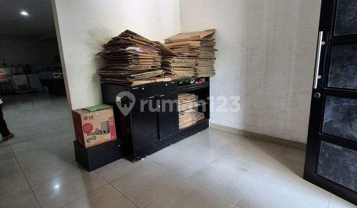 Neatly Renovated 2.5 Story House, Ready to Occupy. Strategic Location. 2