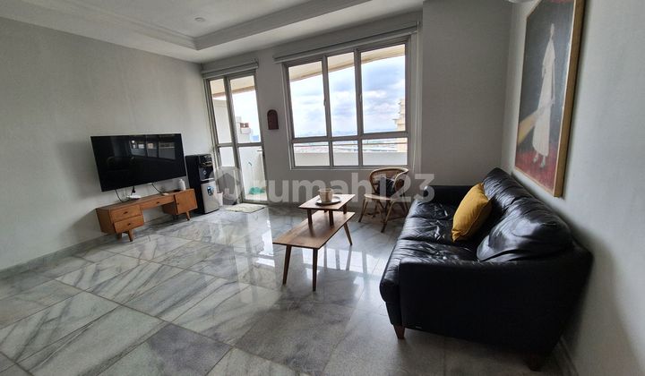 Disewakan Apt Rapi, Cantik, Full Furnished Siap Huni di Paladian Park, 3 Bedroom.