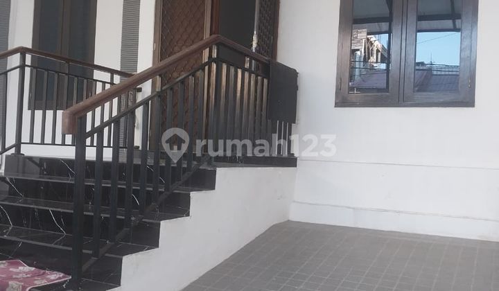 Dijual/Disewakan Cepat Rumah Rapi 2 Lantai di Pulomas. Lokasi Strategis 2