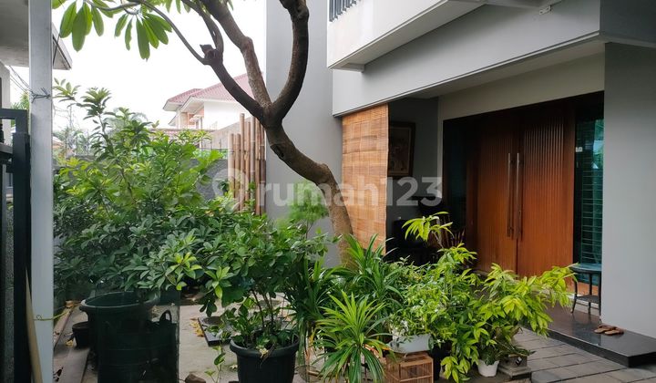 Dijual Rumah Modern Minimalis di Komp Perumahan Elite Cipinang 2
