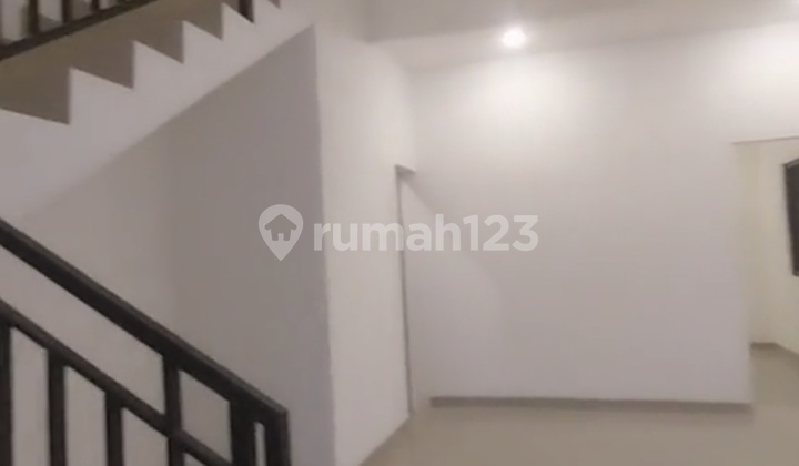 Quick Sale, Only 1 Unit Left!! Brand New 2-Storey Town House in Cempaka Putih. Strategic Location 2