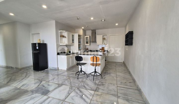 Disewakan Apt Rapi, Cantik, Full Furnished Siap Huni di Paladian Park, 3 Bedroom.