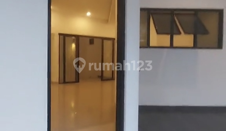 Quick Sale, Only 1 Unit Left!! Brand New 2-Storey Town House in Cempaka Putih. Strategic Location