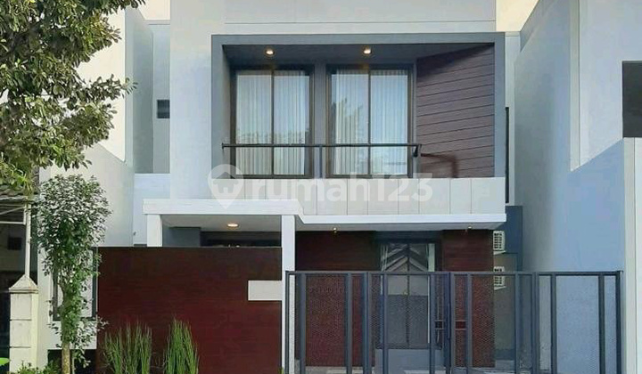 Affordable Gayung Kebonsari House in Surabaya. Affordable Gayung Kebonsari House in Surabaya.