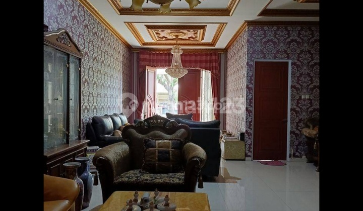 Dijual Rumah di Royal Resident Cakung , Bangunan 2 1/2 Lt Luas Tanah 350 Mluas Bangunan 250 M1 Kmar di Bawah + 1 Kmar Mandi4 Kmar di Atas + 3 Kmr Mandi, Listrik 5500 Ada Taman dan Joglo 2