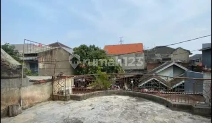 For Sale: 2-story house, 3 bedrooms, 1 bathroom, 1300kwh electricity, strategic location, 5 minutes to JGC, 2 minutes to Metland, 5 minutes to Harapan Indah, 10 minutes to Pulo Gebang Terminal. 2