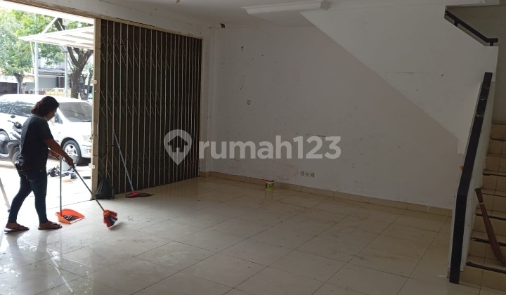 For Rent 3-story Shop House, Diharapan Indah Bekasi, Strategic Location 2