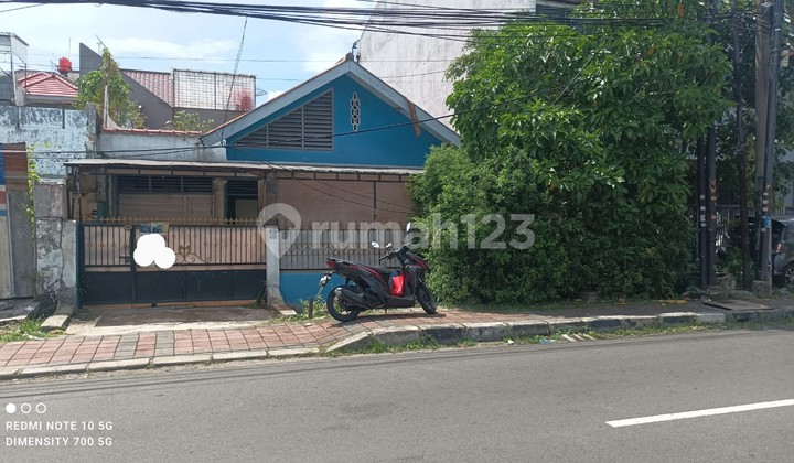 Rumah Hitung Tanah di Pinggir Jalan Raya Rawamngun Jakarta Timur