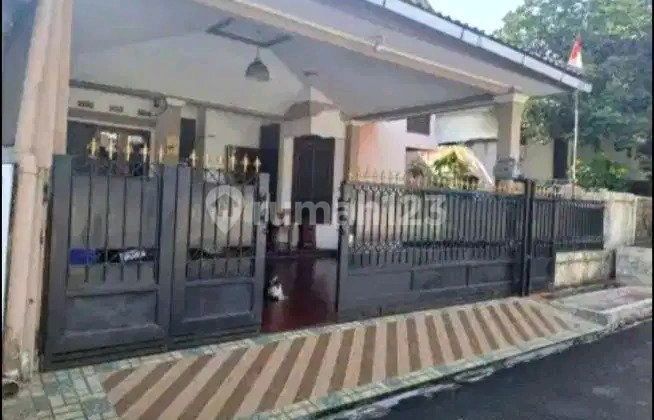 Di Jual Rumah Secondery dengan Akses Jalan Lebar Dlam Komplek Elit Billy Moon Pondok Kelapa