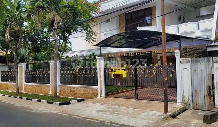 Luxury House on Main Road in Complex 10 Minutes to Tebet Flood-Free, Duren Sawit East Jakarta Luxury House on Main Road in Complex 10 Minutes to Tebet Flood-Free, Duren Sawit East Jakarta