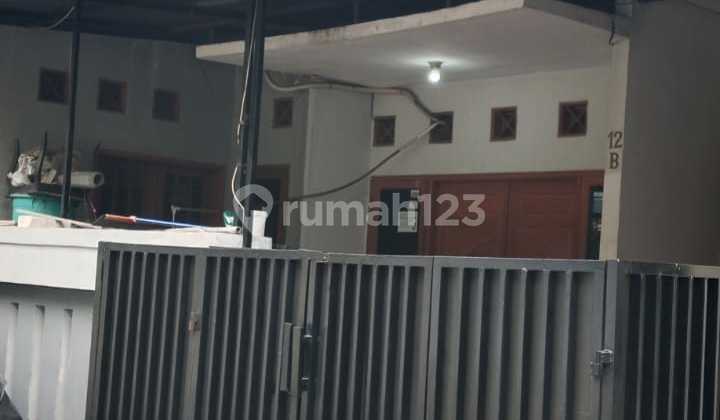 Quick Sale: Safe and Comfortable House in a Complex, Rawamangun, East Jakarta. Quick Sale: Safe and Comfortable House in a Complex, Rawamangun, East Jakarta.