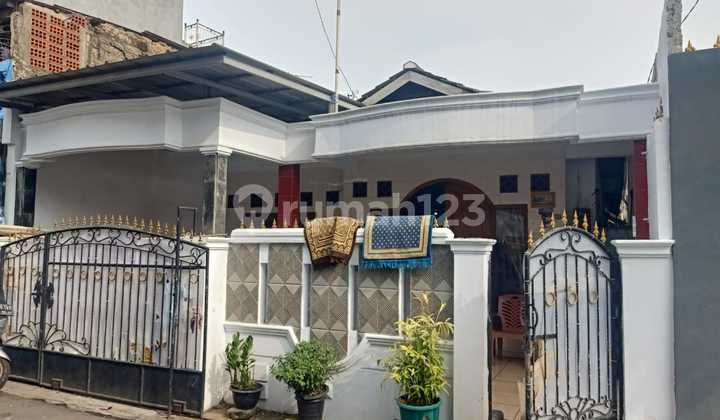 Jual Cepat Rumah Dengan Tanah Luas Dalam Lingkungan Yang Rapi,aman Dan Nyaman Dekat Dgn Beberapa Transpotasi Umum Duren Sawit Jak Tim 2