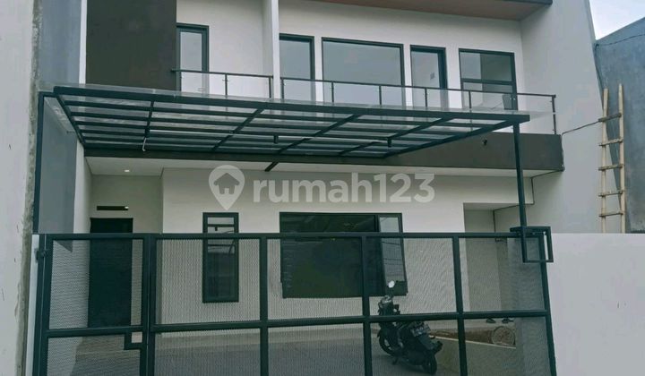 3-Story Ready-to-Occupy House Price Drop. Safe and Comfortable Neighborhood. Strategic Location. Duren Sawit, East Jakarta.