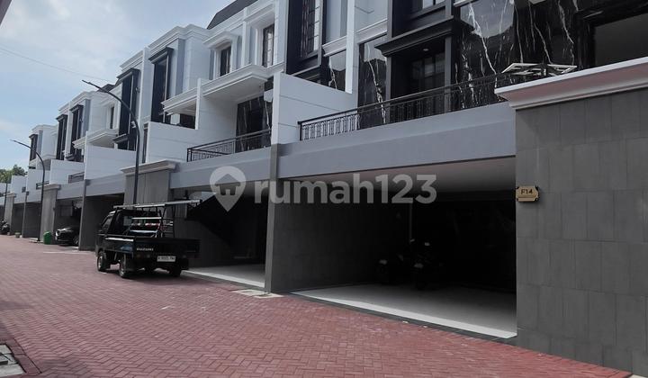 Rumah Mewah 3 Lantai Dalam Cluster American Classik Cipayung Jakarta Timur 2
