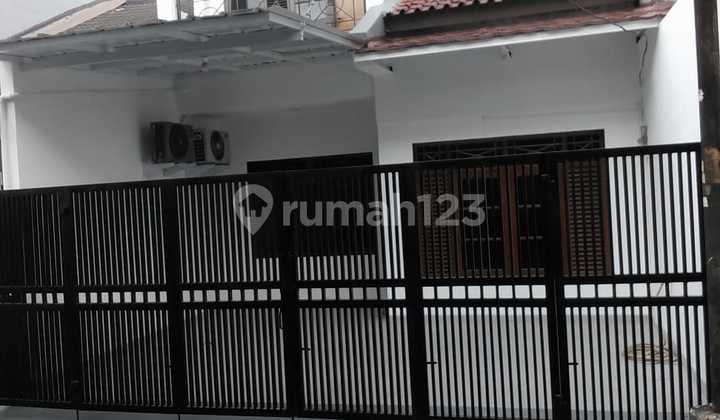 Rumah Baru Renovasi di Jalan Utama Bebas Banjir Pondok Bambu Jakarta Timur Rumah Baru Renovasi di Jalan Utama Bebas Banjir Pondok Bambu Jakarta Timur