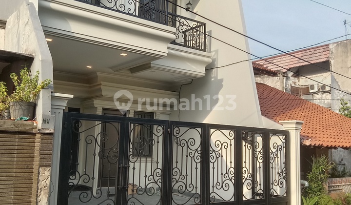 Rumah Mewah bisa Jalan Kaki Kesekolah Al Azhar Dam Stasiun LRT Rawamangun Jakarta Timur