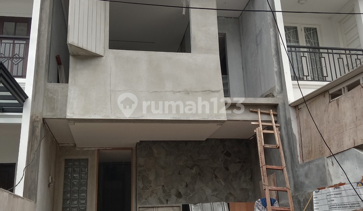 Rumah Cantik 3 Lantai On Perogres Dalam Komplek yang Aman dan Nyaman Pondok Bambu Duren Sawit Jak Tim