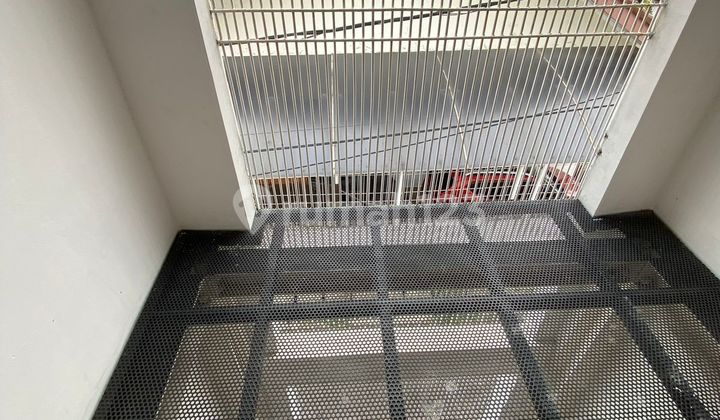 Beautiful Ready-to-Live House in a Safe and Comfortable Environment, Pulo Mas, Rawamangun, East Jakarta 2