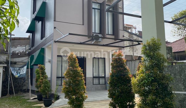 Beautiful and Luxurious 3-Story House in Cluster, Jl. TB Simatupang, South Jakarta. Beautiful and Luxurious 3-Story House in Cluster, Jl. TB Simatupang, South Jakarta.