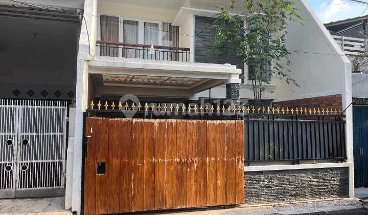 Rumah Cantik 2,5 Lantai Semi Furnis Siap Huni Akses Jalan Lebar.pondok Bambu Duren Sawit Jak Tim Rumah Cantik 2,5 Lantai Semi Furnis Siap Huni Akses Jalan Lebar.pondok Bambu Duren Sawit Jak Tim