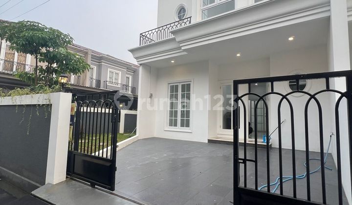 Ready-to-Live House in a Complex, Clean and Comfortable Environment, Flood-Free in Jatiwaringin, Bekasi