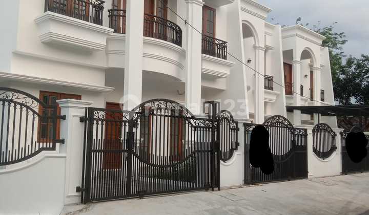 Rumah Bagus Siap Huni Dalam Komplek Di Jalan Utama. Duren Sawit Jak Tim Rumah Bagus Siap Huni Dalam Komplek Di Jalan Utama. Duren Sawit Jak Tim