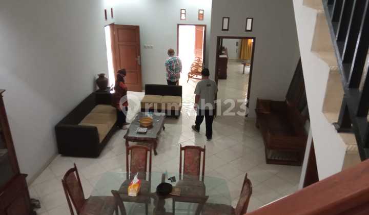 Quick Sale: 2.5-Story Ready-to-Occupy House in Kayu Putih Complex, East Jakarta 2