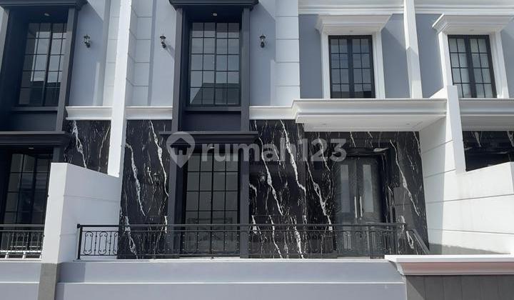 Rumah Mewah 3 Lantai Dalam Cluster American Classik Cipayung Jakarta Timur
