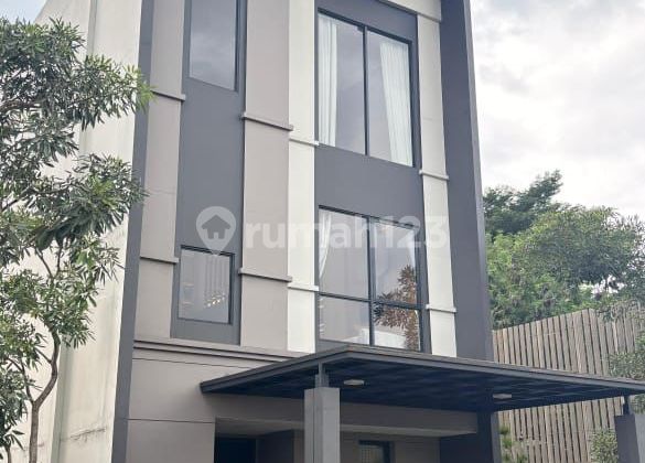 Rumah Siap Huni 3 Lantai di Perumahan Elite Dekat dengan Tol.cibubur