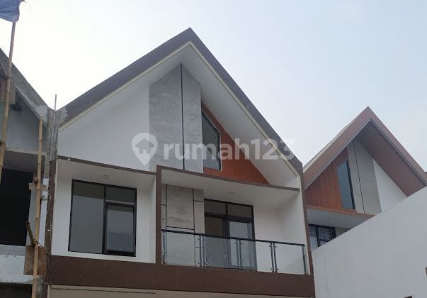 Ruamah 2 Lantai Terluas dan Termegah di Pamulang Tanggerang Selatan 10 Menit ke Bsd