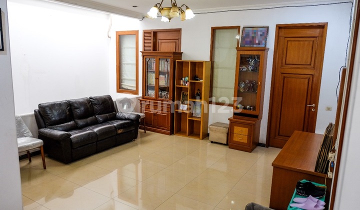 House Property in Downtown Bandung Jl Naripan Mainroad