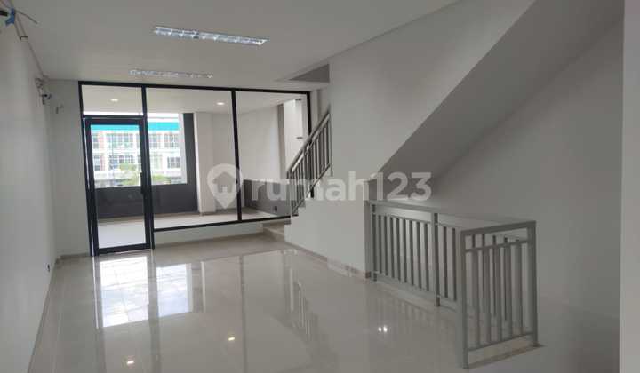 Jual Ruko Baru Dengan Konsep Modern Di Jalan Utama Sapphire Commercial Summarecon Bandung di Ruko Sapphire Commercial Summarecon Bandung, Jl. Bulevar Selatan No.9, Cisaranten Kidul, Gedebage, Kota Bandung, Jawa Barat, Indonesia, 40294, Summarecon Bandung