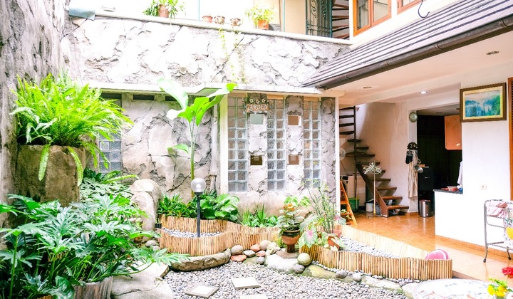 House Property in Downtown Bandung Jl Naripan Mainroad