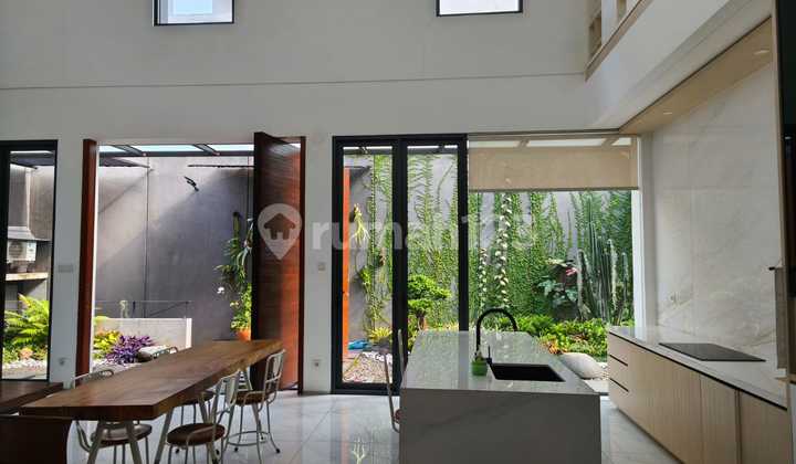 Rumah Mewah Industrial Modern di Komplek Sumbersari Bandung Rumah Mewah Industrial Modern di Komplek Sumbersari Bandung