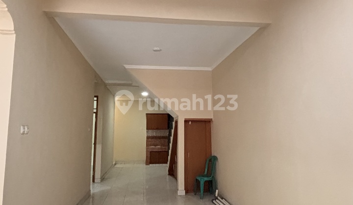 Semi-Furnished Hook House for Rent in Jatibening Estate 2