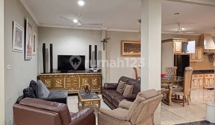 For Sale Luxury Home Just Steps Away from Grand Galaxy Park Mall 2