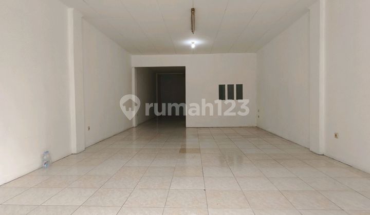 Cheap 3-Story Shophouse in Taman Cibodas Tangerang, Neat Condition 2